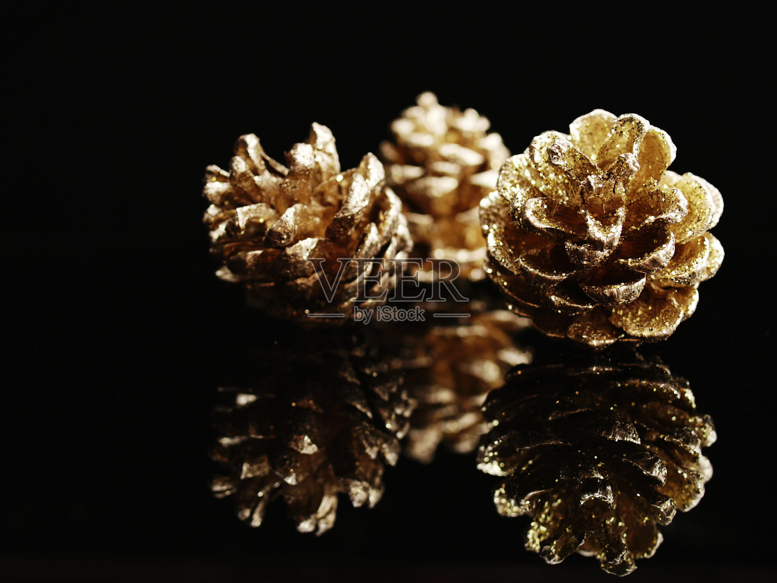 金色的锥照片摄影图片