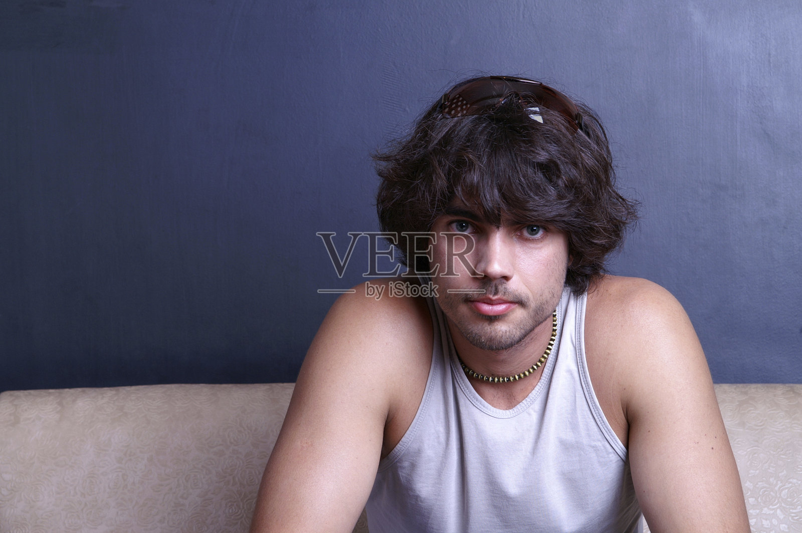 年轻人照片摄影图片