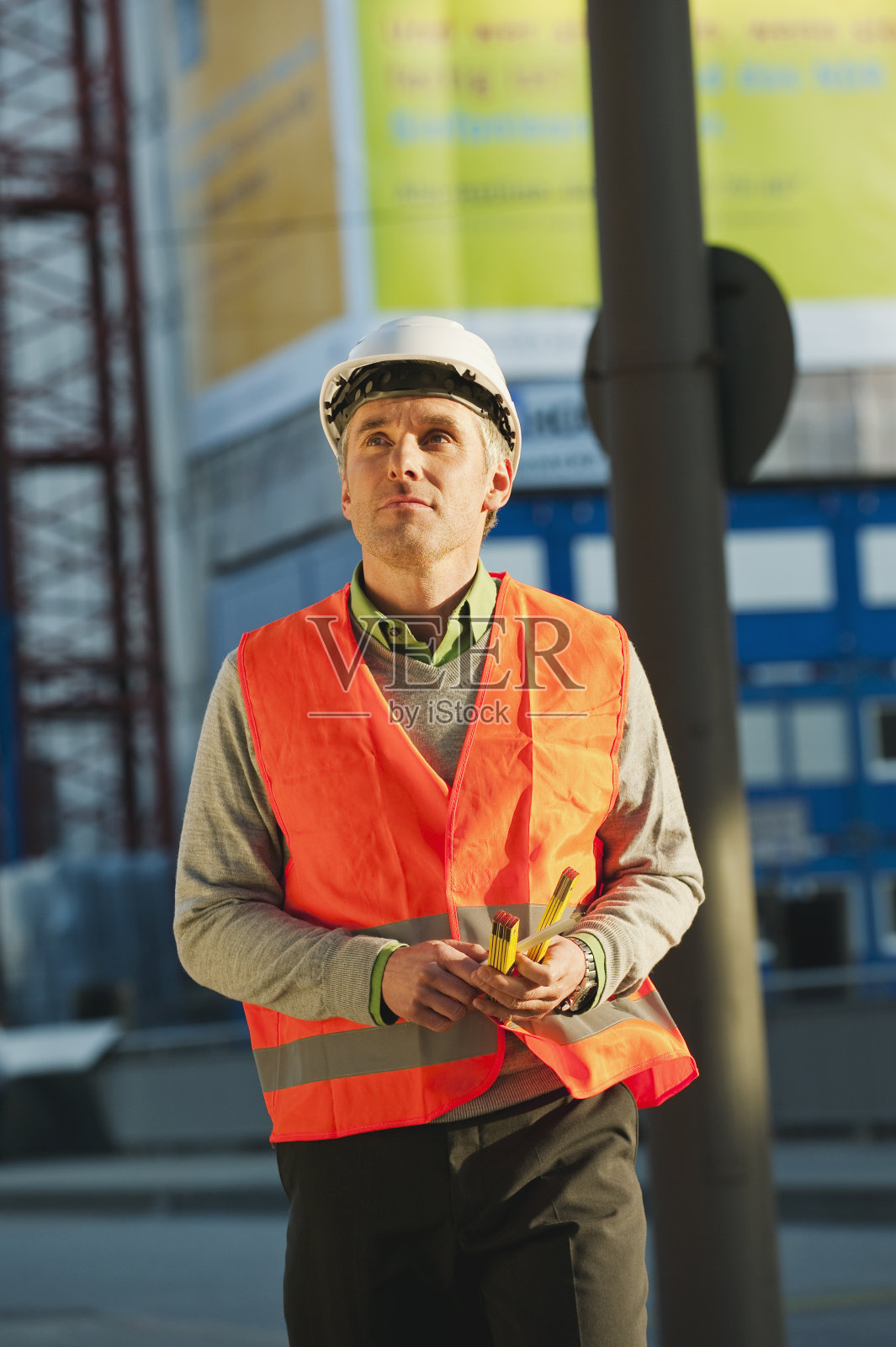 德国，汉堡，遥望港口的人照片摄影图片