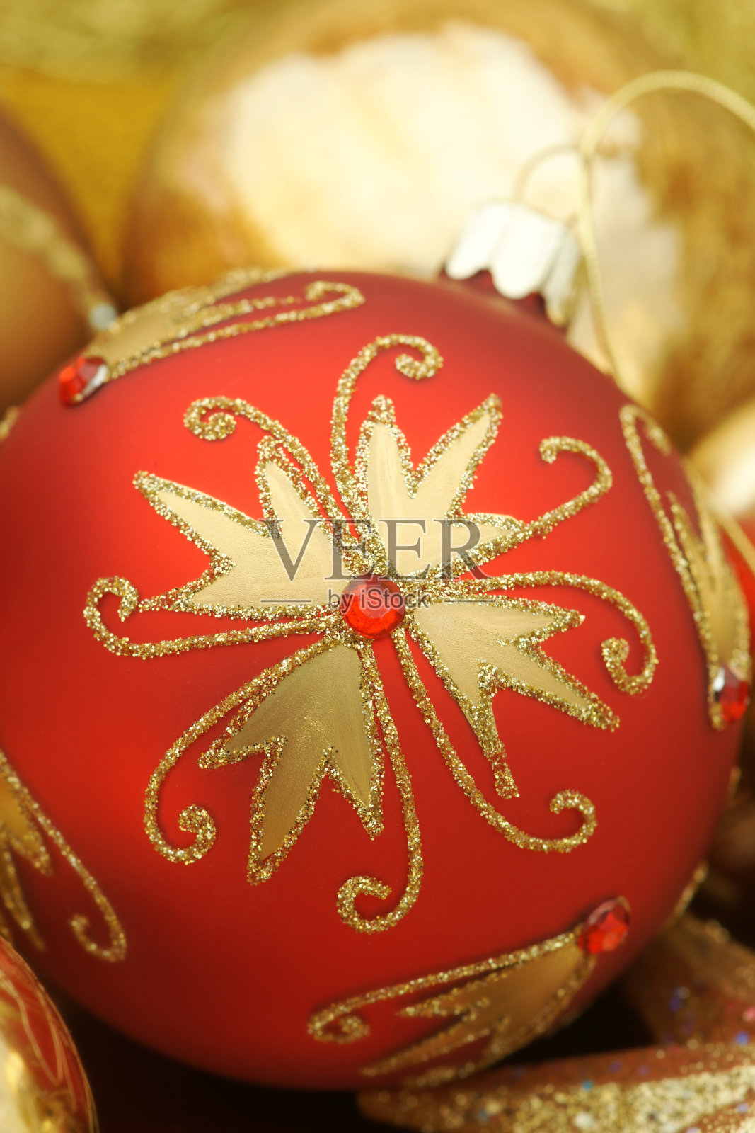 红色和金色的圣诞装饰品照片摄影图片