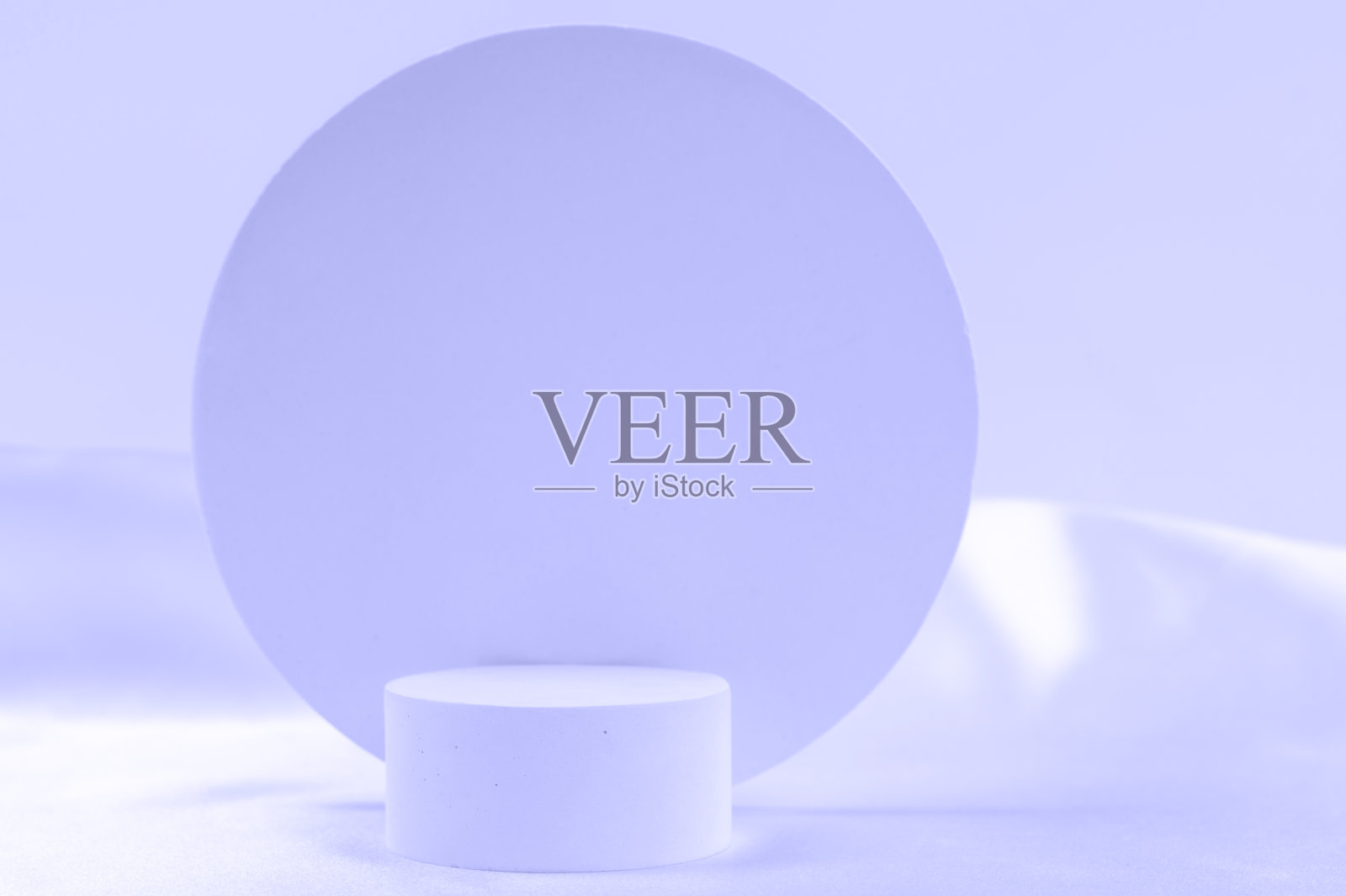 空空如也的讲台背景是非常佩里的颜色与今年的几何形状。圆形讲台用于展示化妆品。照片摄影图片