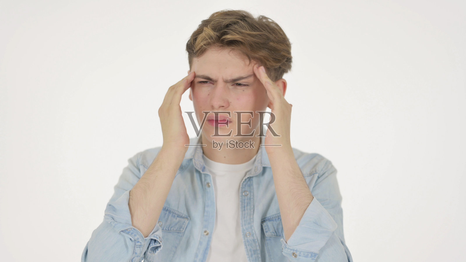 白底头痛的年轻人照片摄影图片