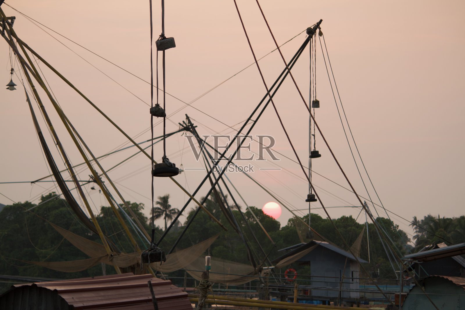 夜间中国渔网的特写照片摄影图片