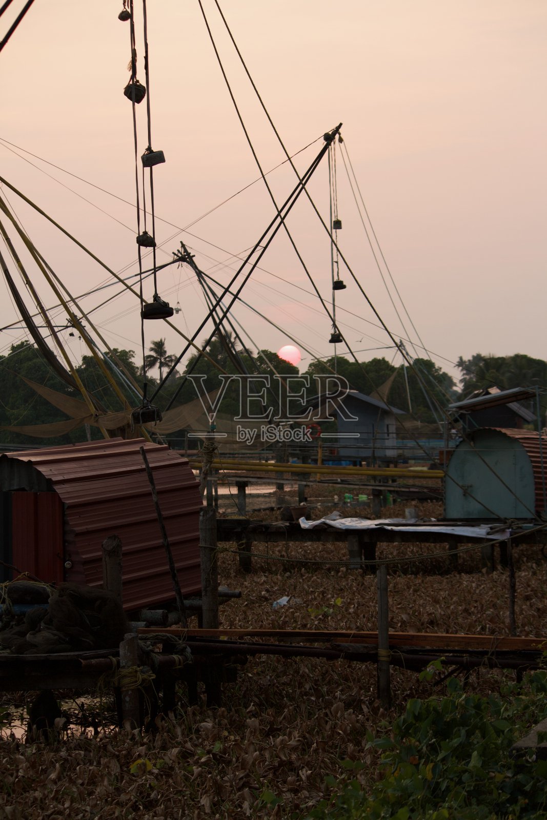 夜间中国渔网的特写照片摄影图片