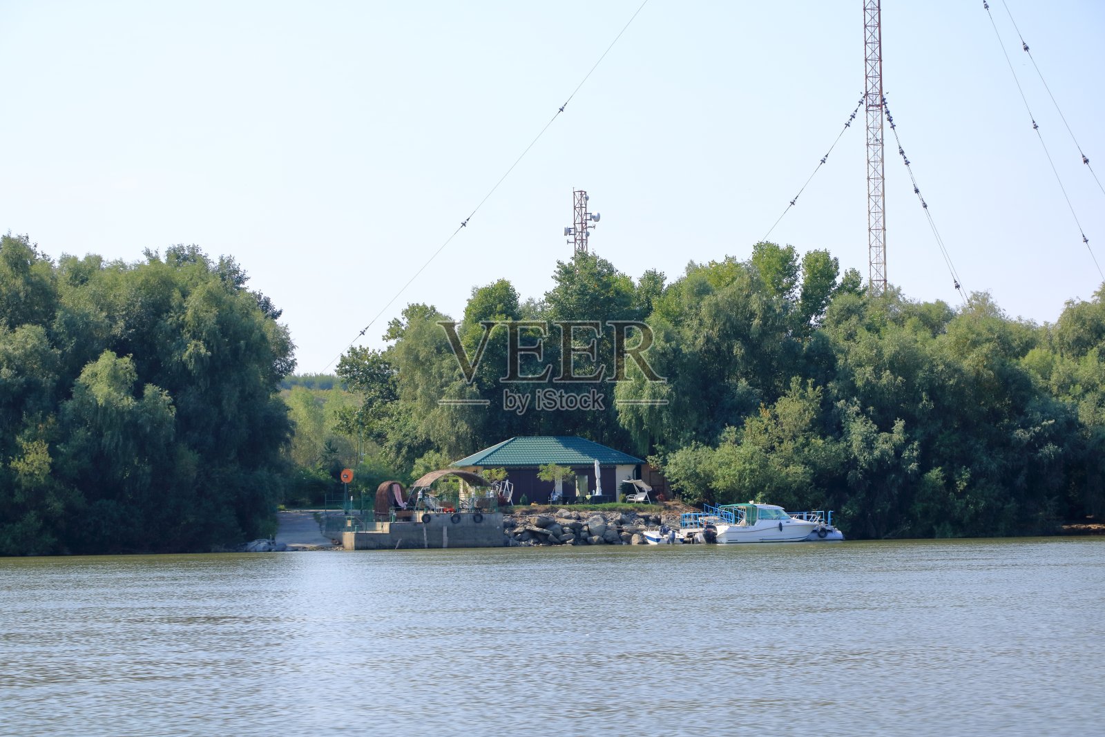 罗马尼亚多瑙河三角洲的游船照片摄影图片