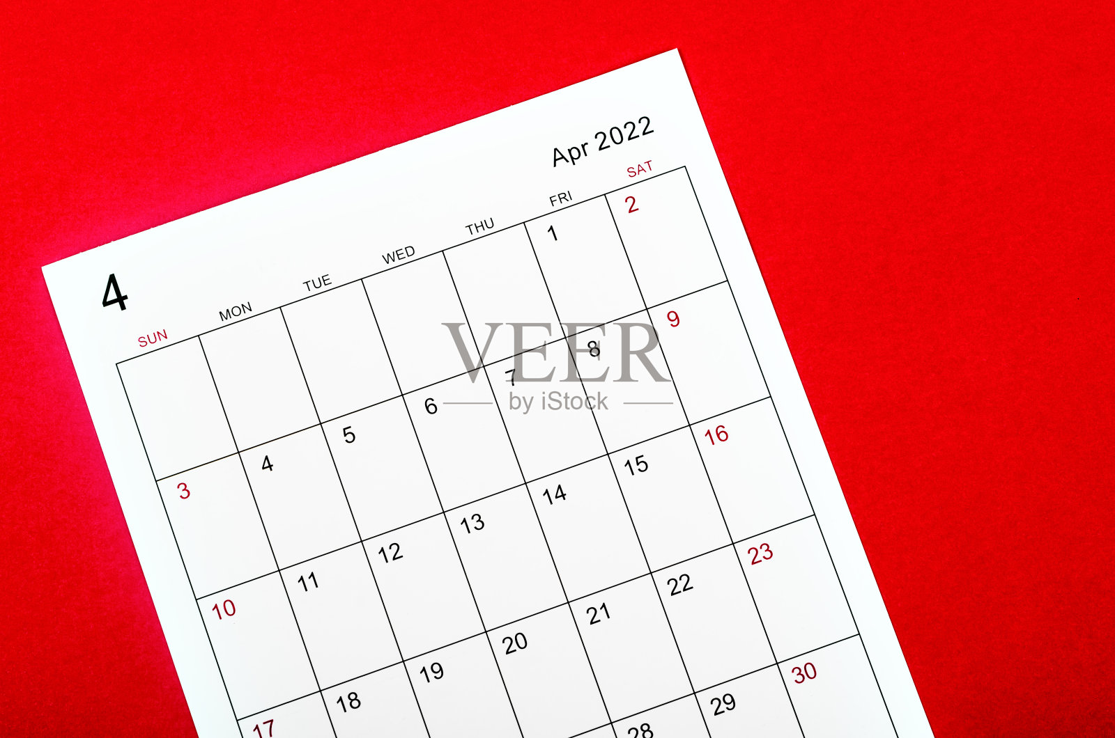 2022年4月日历页红色背景。照片摄影图片