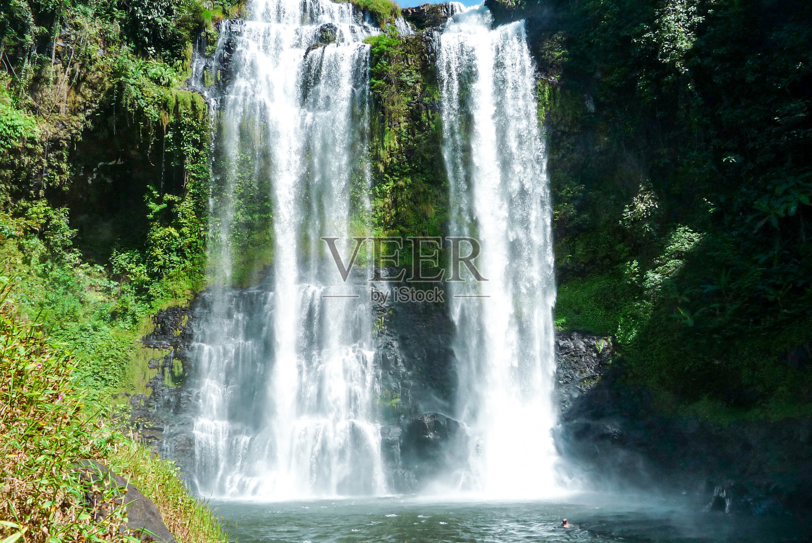 老挝南部美丽的瀑布照片摄影图片