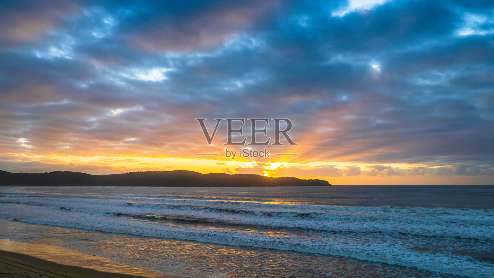 多云空中日出海景照片摄影图片