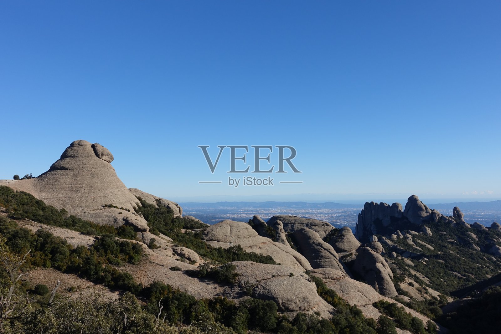 Agulles: Roca del Moro - Serrat del Patriarca - Roca de les onze。蒙特塞拉特-加泰罗尼亚照片摄影图片