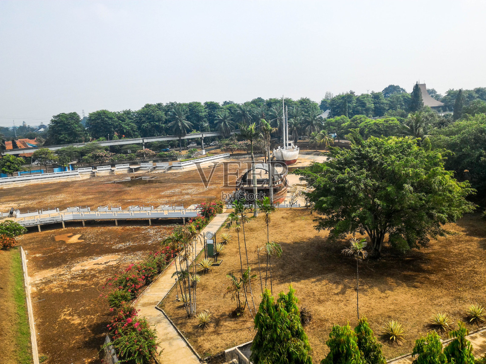 美丽的印尼迷你公园(TMII)——美丽的地方和自然，岩石城市，印度尼西亚照片摄影图片