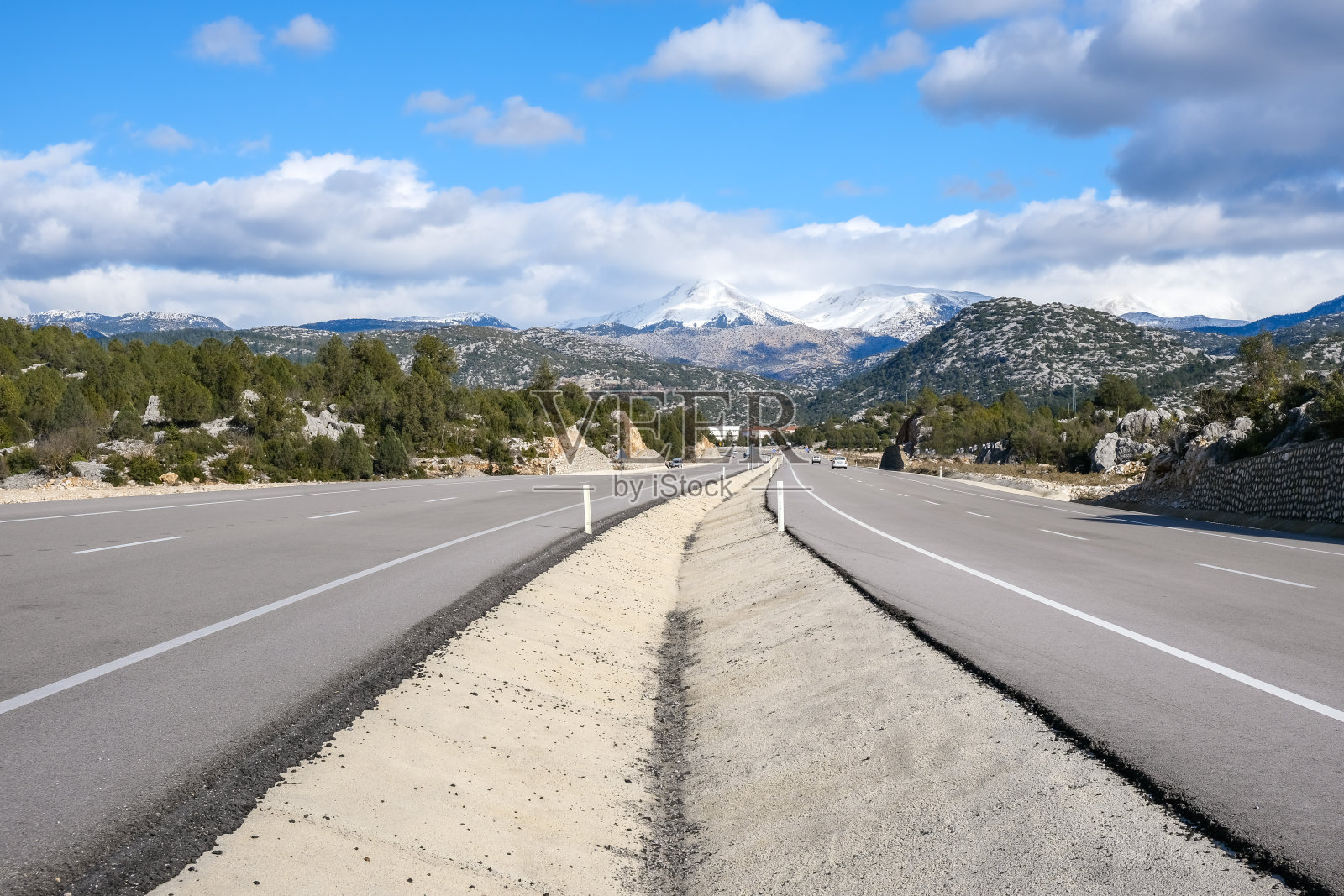 通往雪山的路照片摄影图片