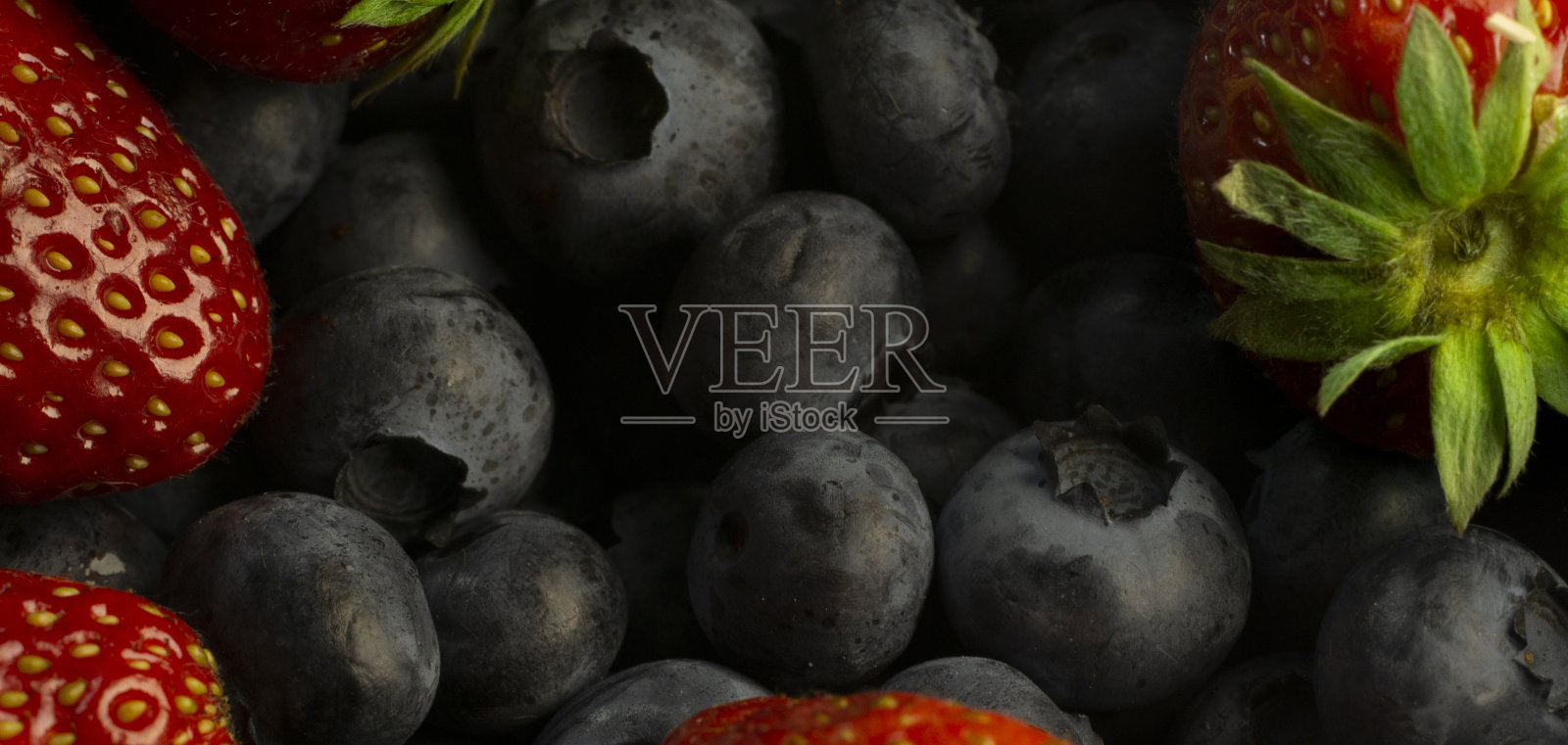 浆果变种-草莓和蓝莓照片摄影图片