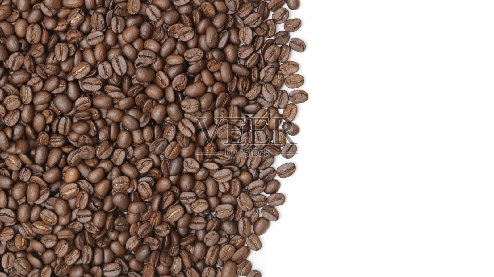 白色背景上的咖啡豆。俯视图的咖啡豆背景照片摄影图片