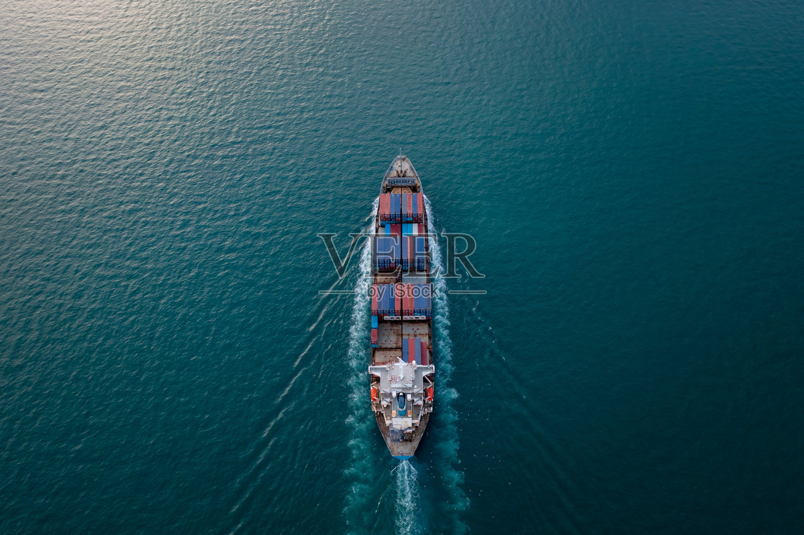 海上集装箱货轮运输航拍照片摄影图片