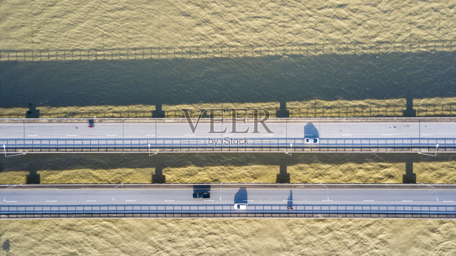 跨海混凝土桥的高角度视图照片摄影图片