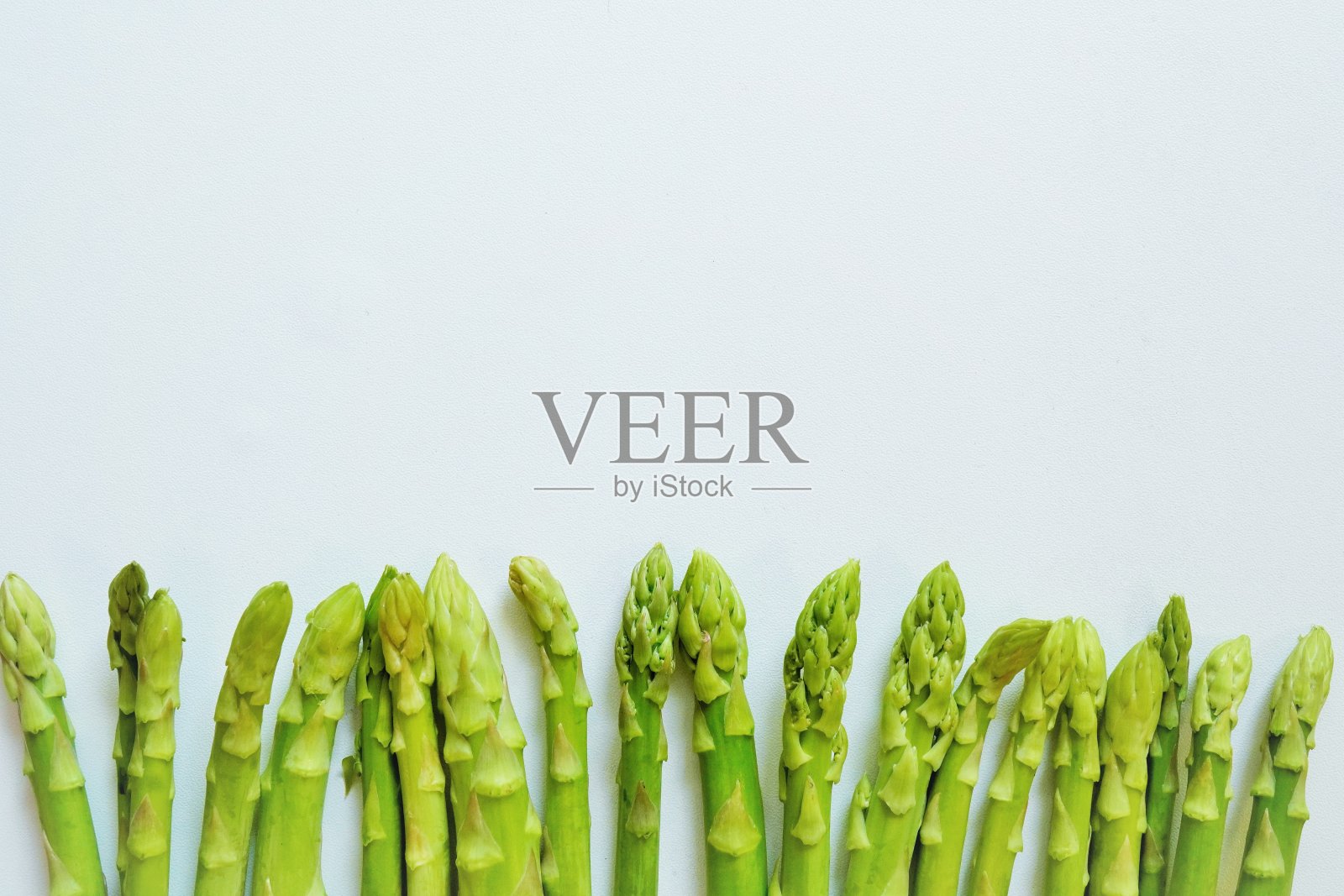 一排芦笋尖照片摄影图片