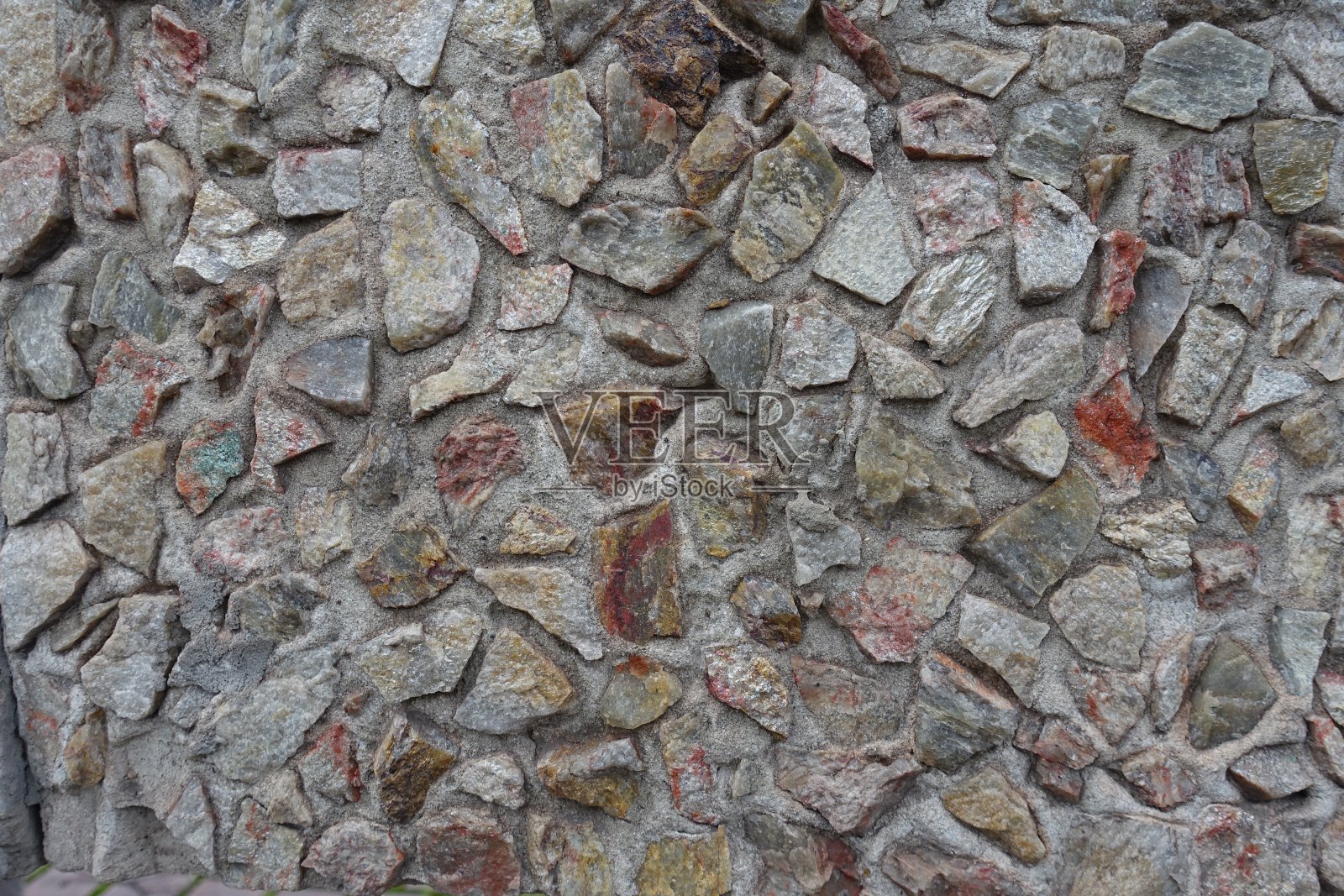 灰、红、黄卵石砌墙纹理照片摄影图片