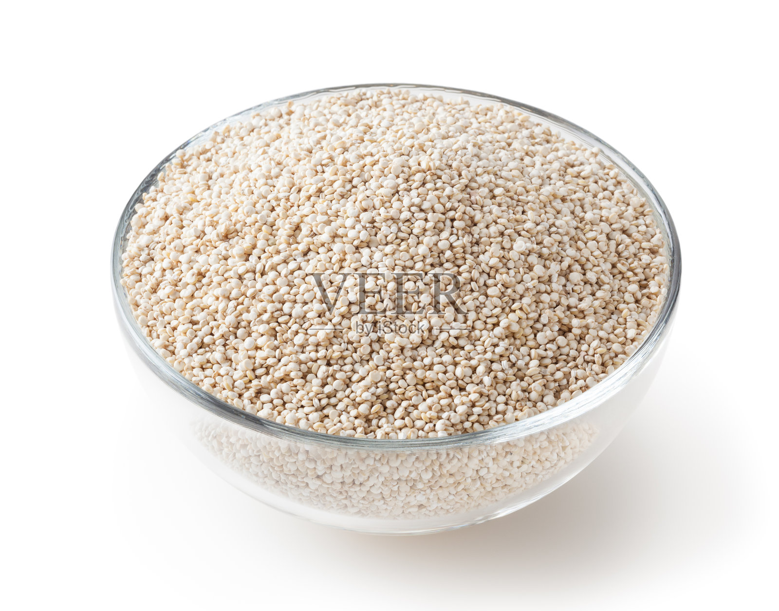 干燥的白色藜麦种子在玻璃碗孤立在白色背景与剪切路径照片摄影图片