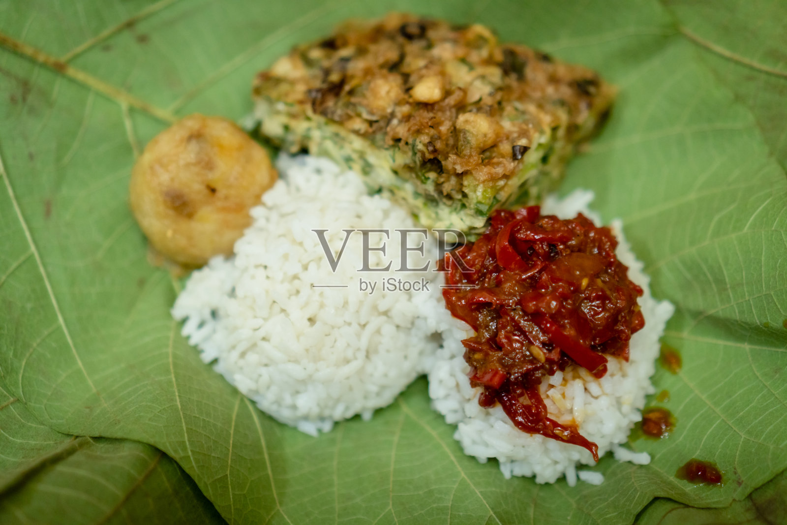 印尼传统食物，炒饭照片摄影图片