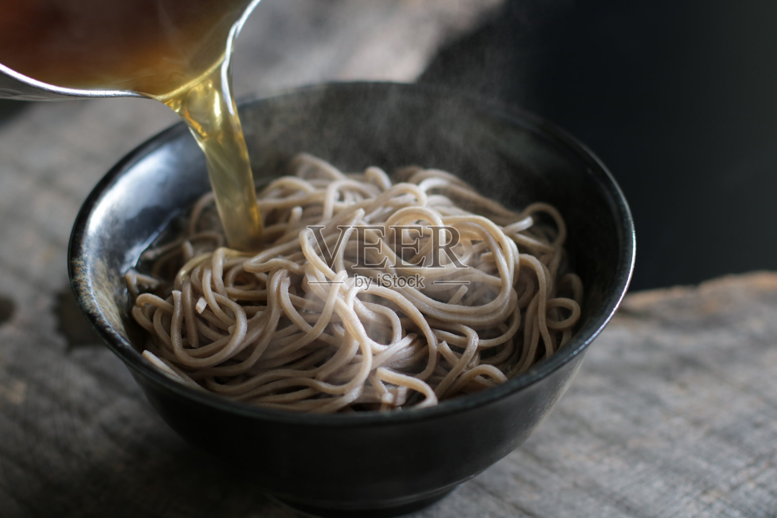 蒸暖荞麦面照片摄影图片