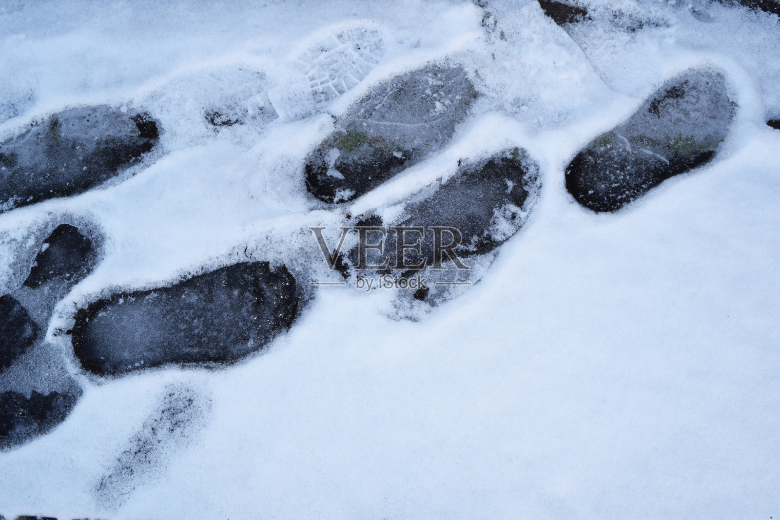 雪地上的脚印照片摄影图片