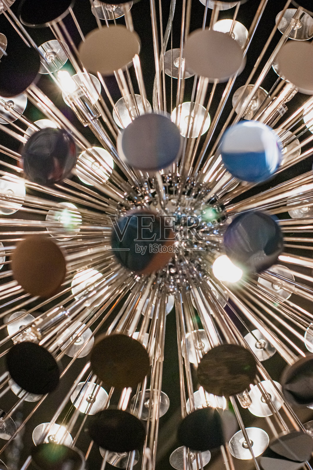 一个闪亮的金属灯配件的抽象特写图像照片摄影图片