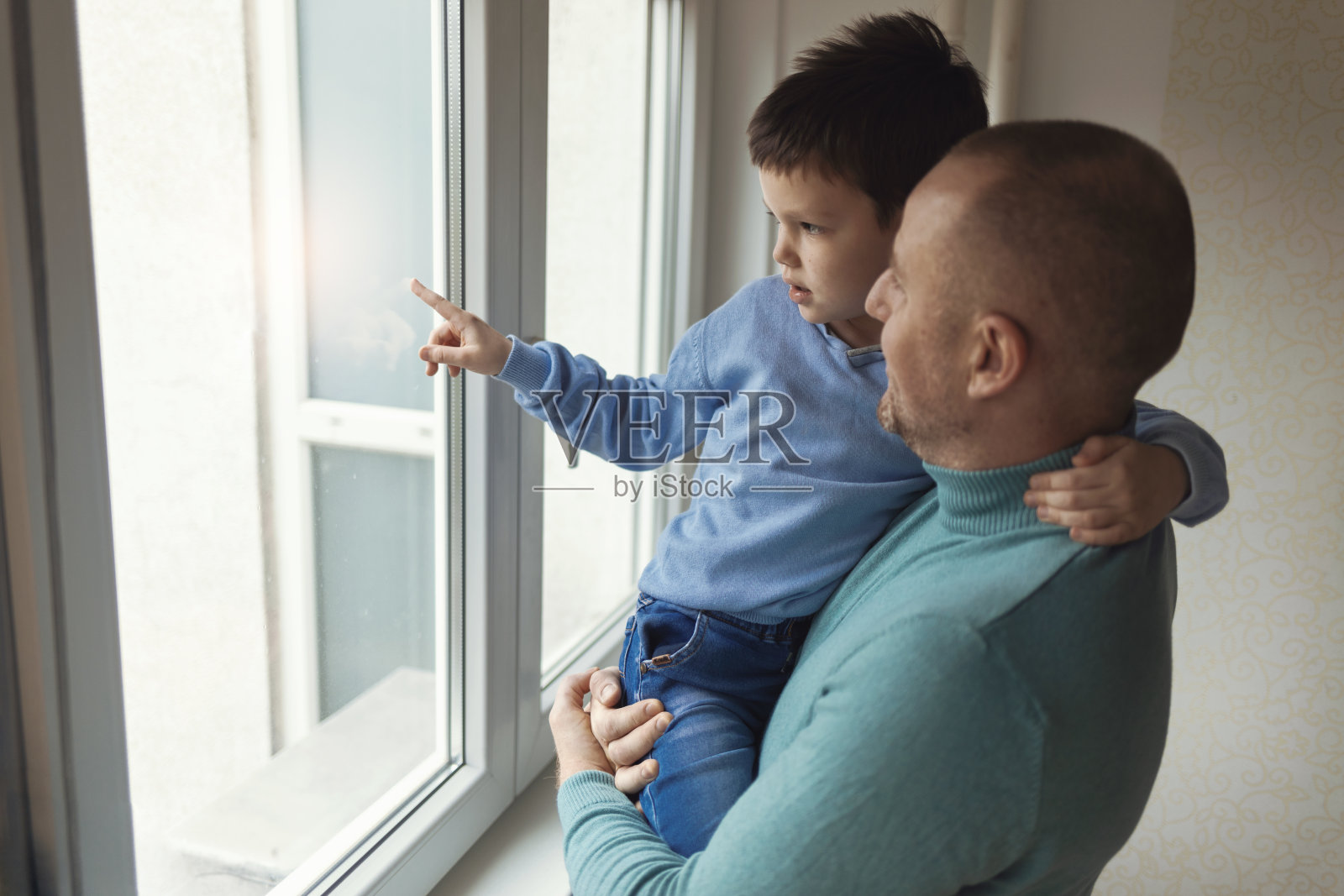 我爸爸是我第一个也是永远的朋友。照片摄影图片