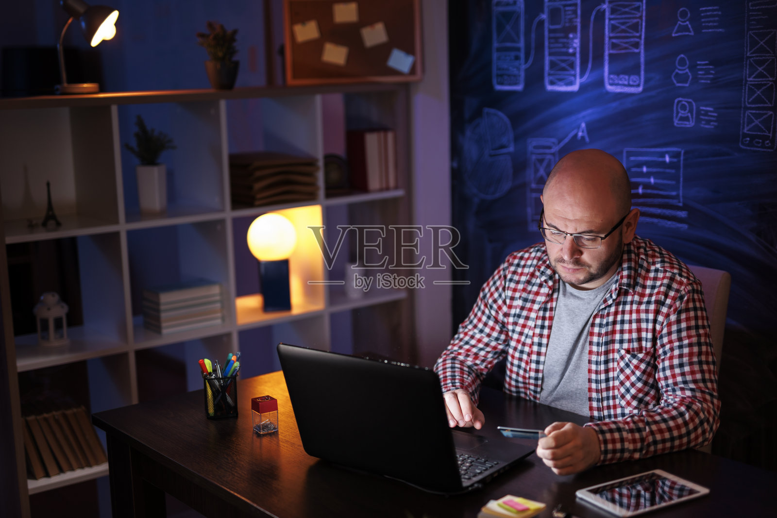 人网上购物照片摄影图片