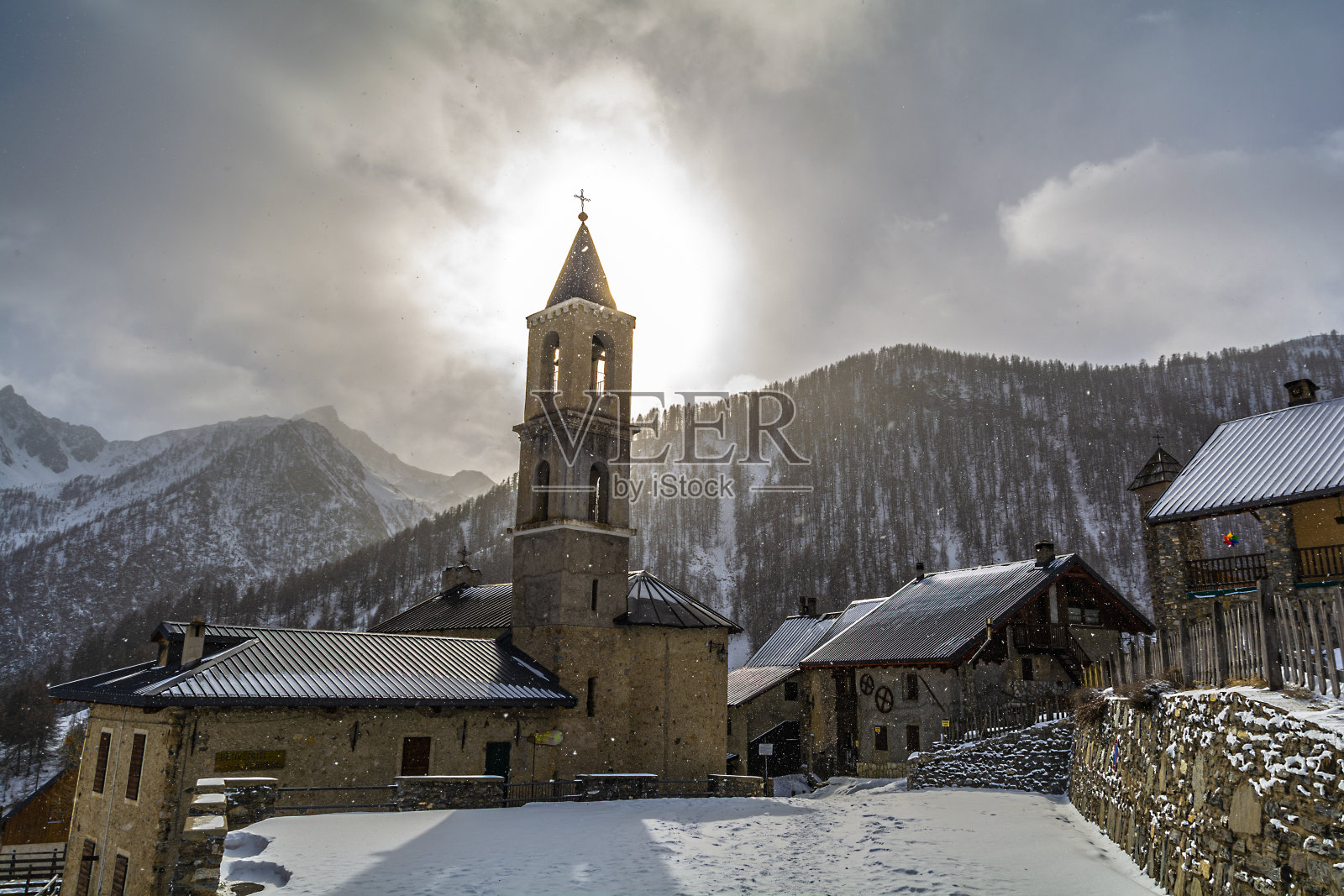 费雷雷小村庄，在冬天只能步行到达。斯图拉山谷-丘内奥省-皮埃蒙特照片摄影图片