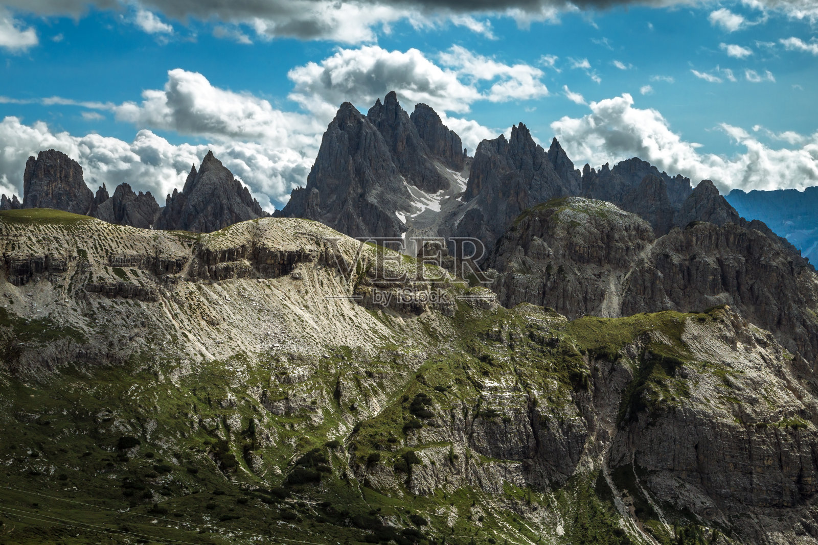 Cadini在意大利的Misurina Dolomite mountain path，特伦蒂诺照片摄影图片