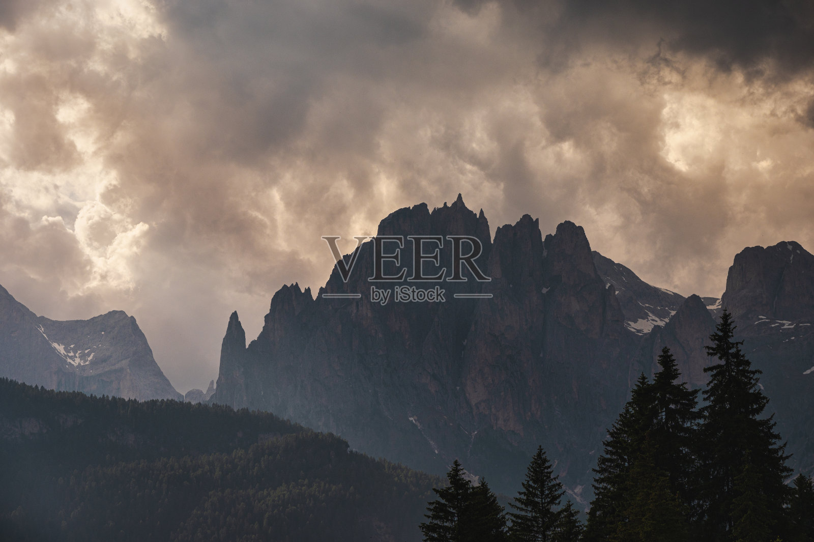 意大利，多洛米特，卡蒂纳西奥山照片摄影图片