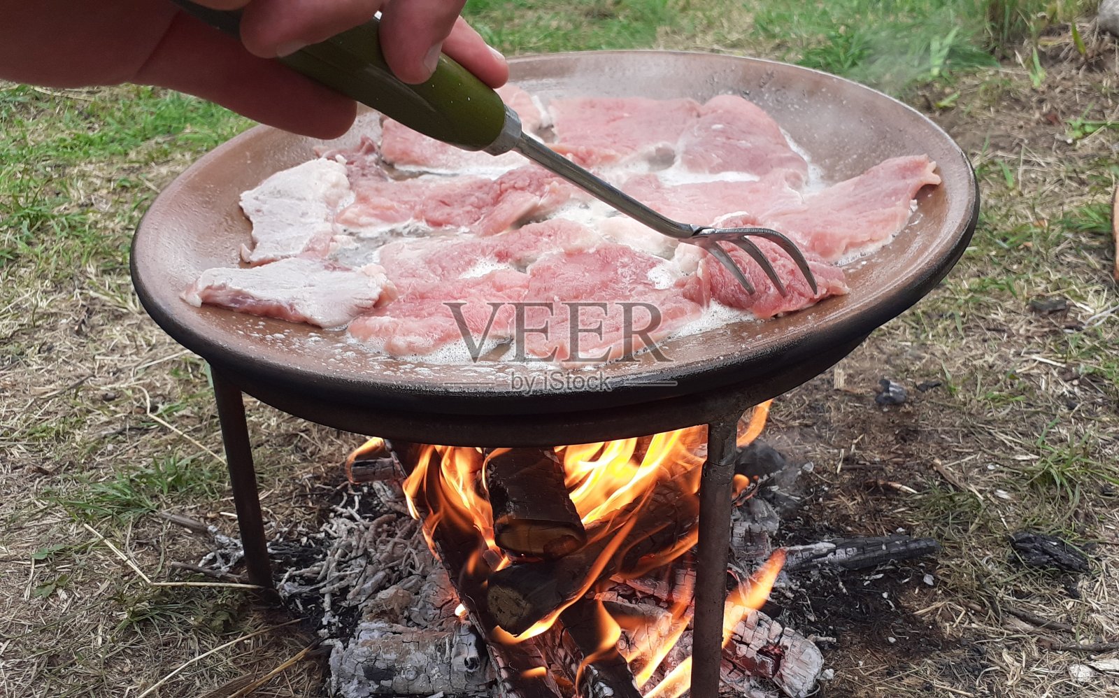 用陶器烹调食物照片摄影图片