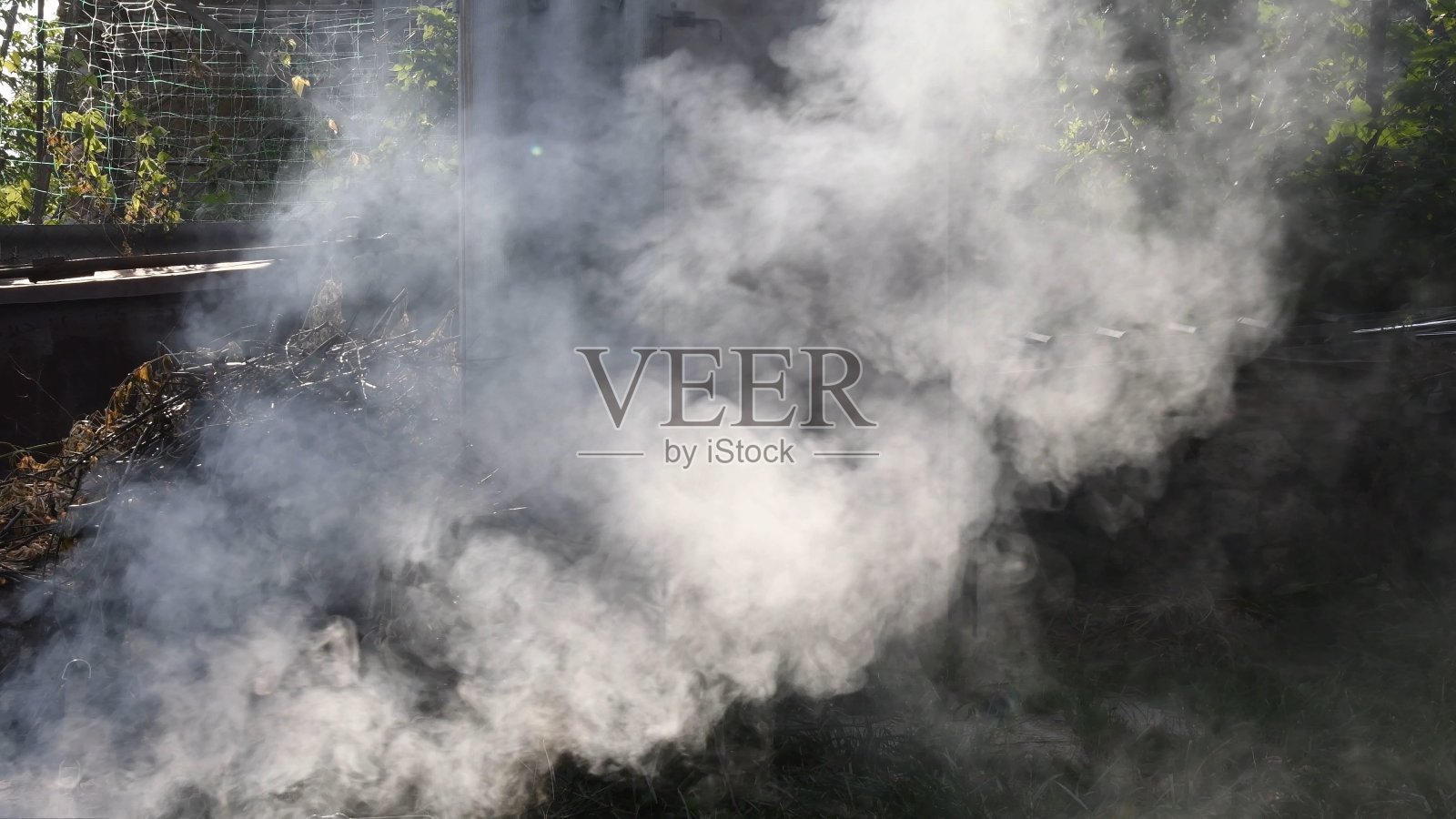 模糊的户外烟雾背景照片摄影图片