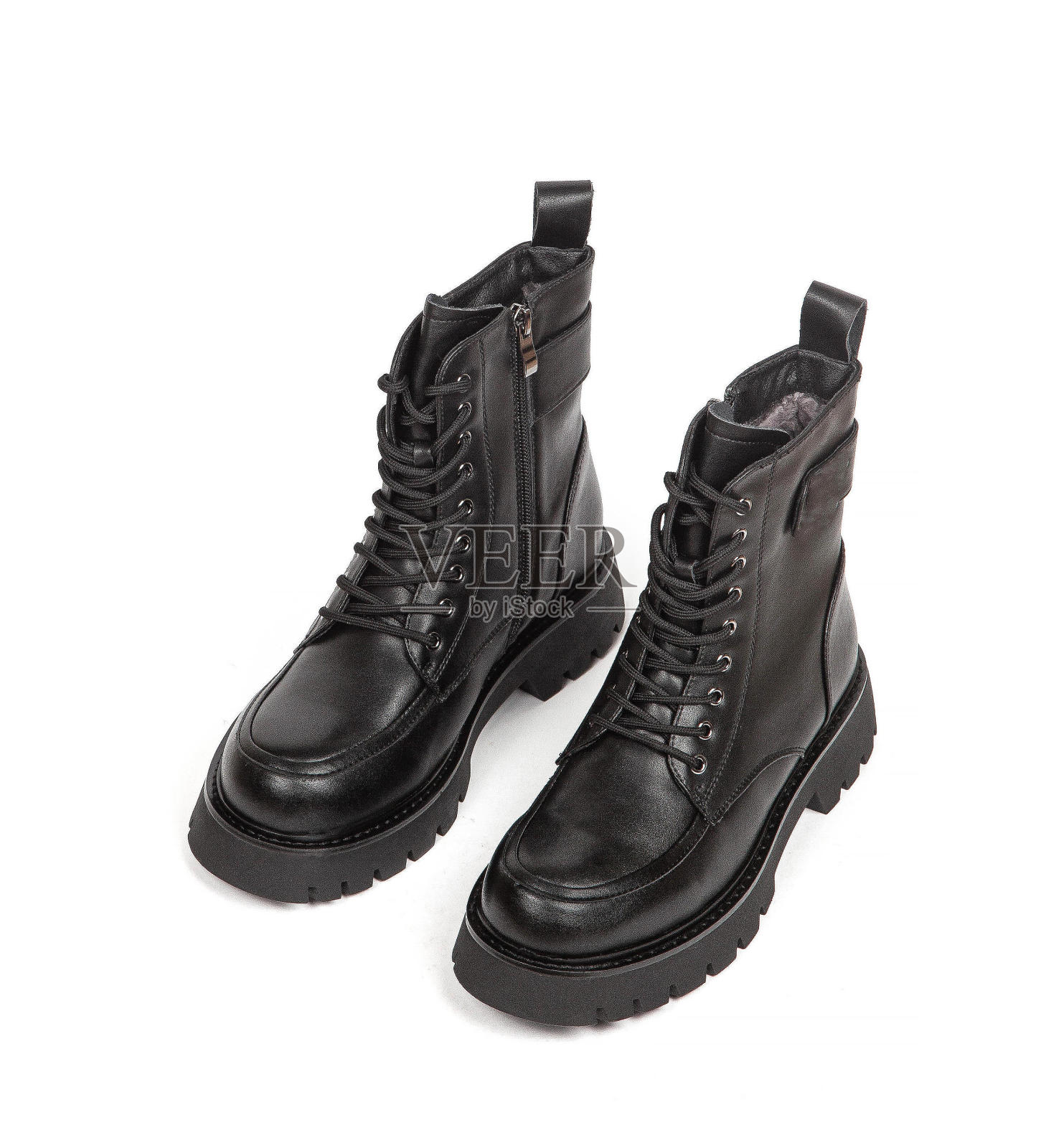 女人的皮革温暖的冬季靴子在白色的背景照片摄影图片