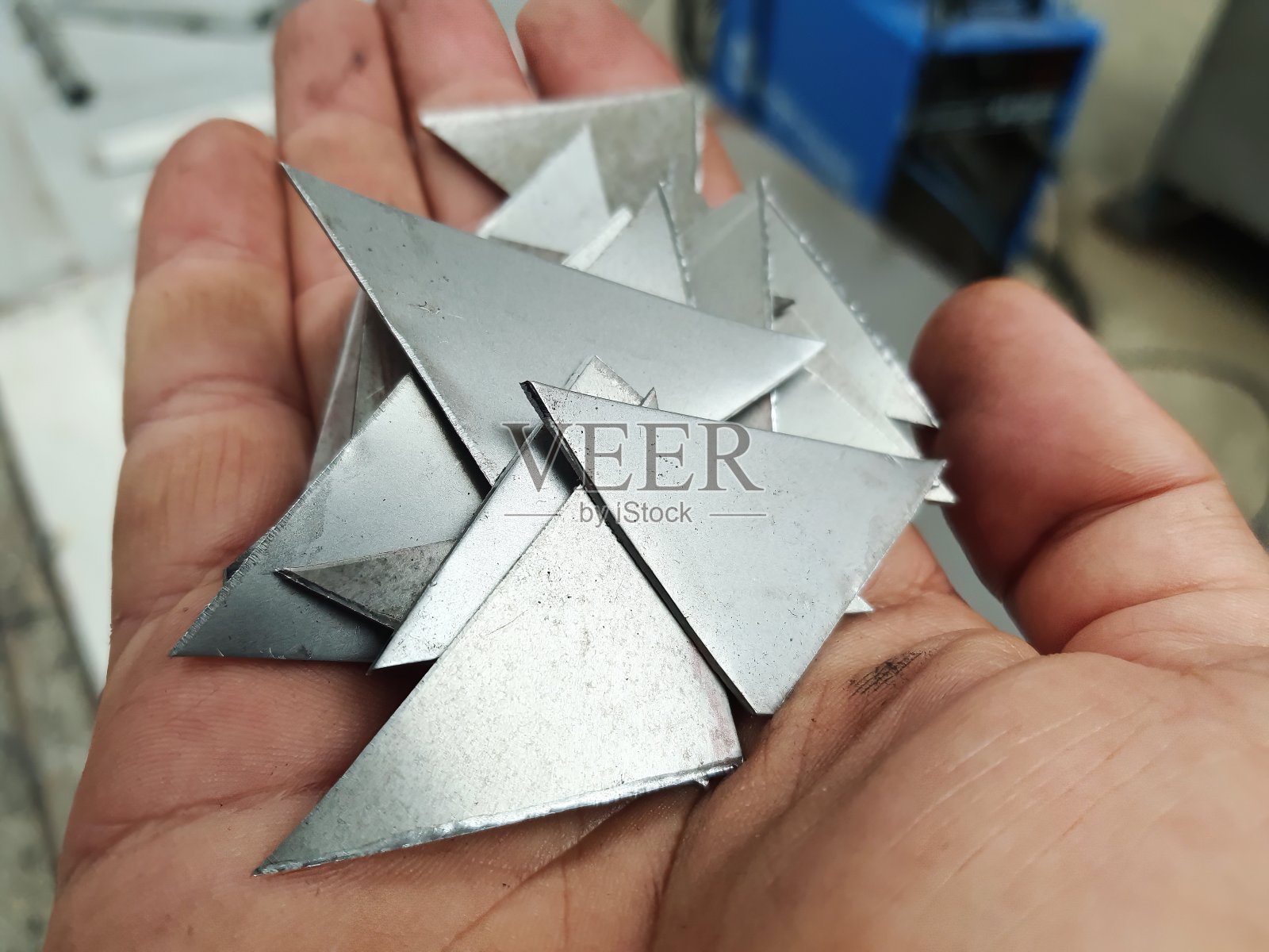 一把要焊接的钢金属照片摄影图片