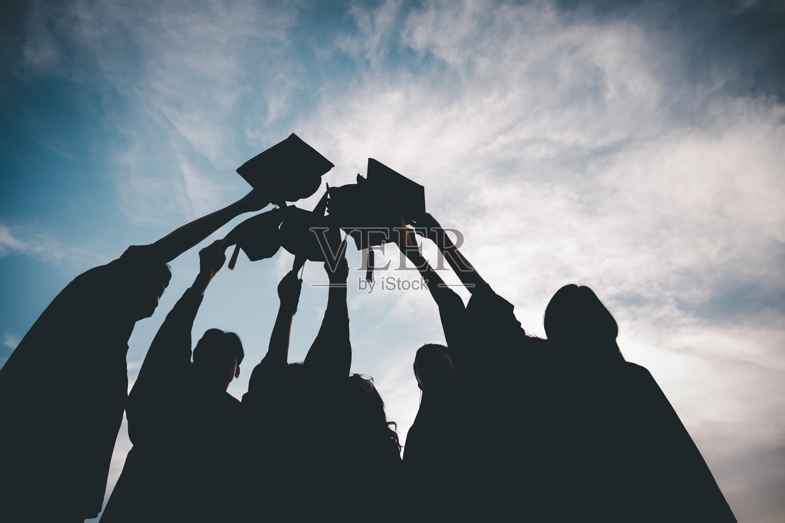 学生剪影庆祝教育毕业学生成功学习概念典礼在大学照片摄影图片
