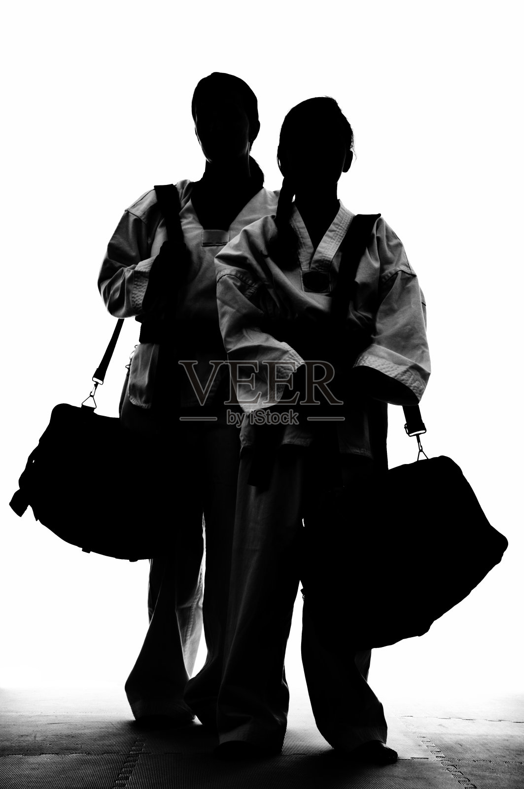 带着运动包的武术学生照片摄影图片