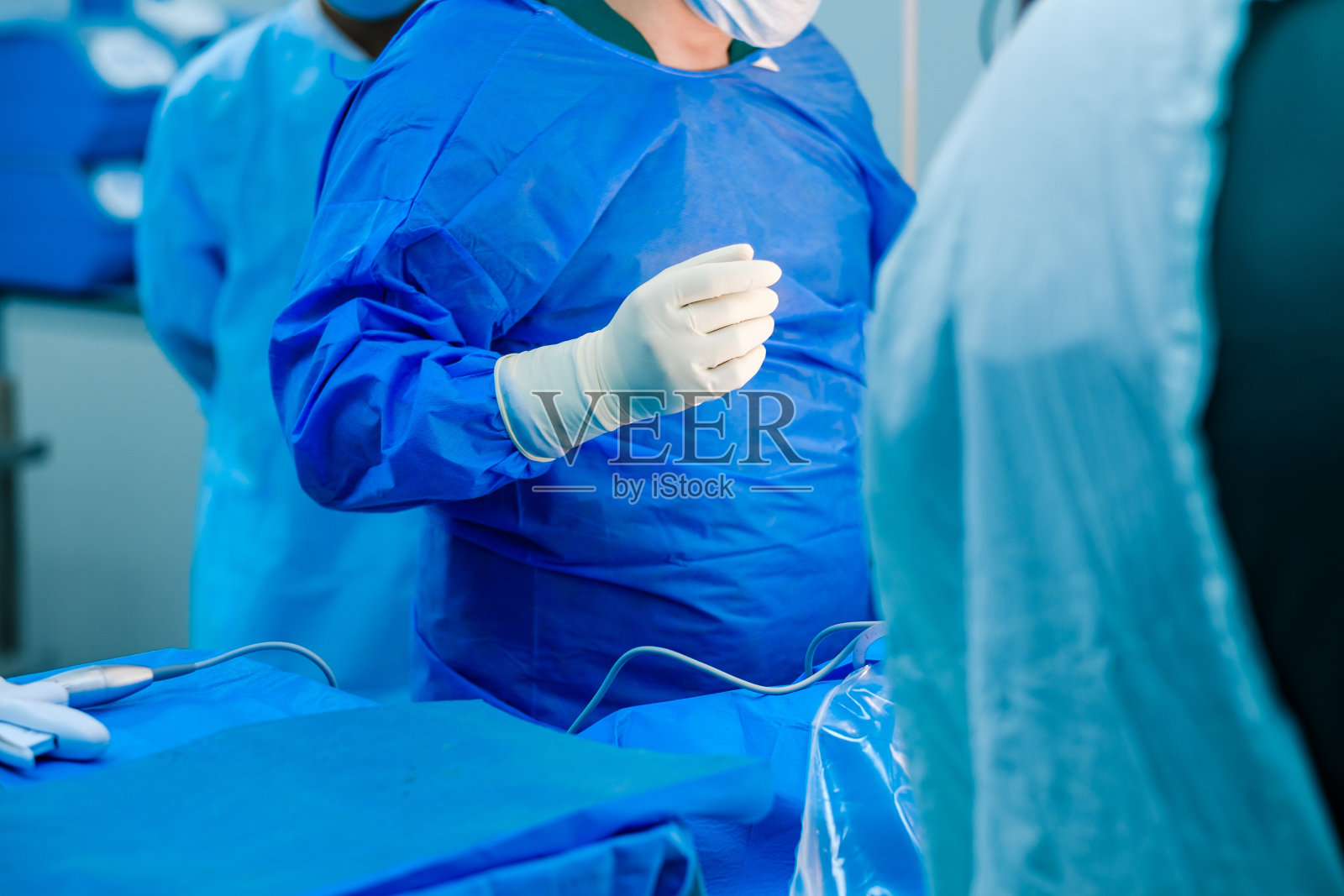 医生已准备好开始手术。照片摄影图片