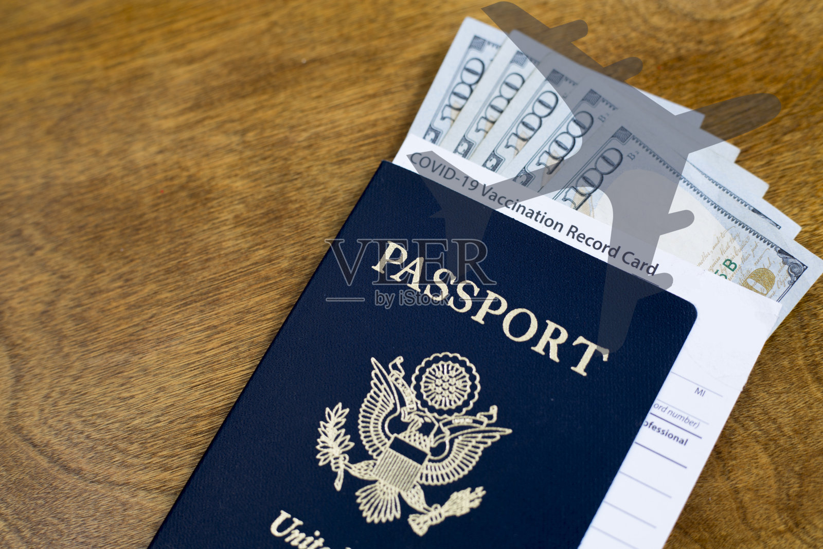 美国旅行，护照和疫苗接种卡。照片摄影图片