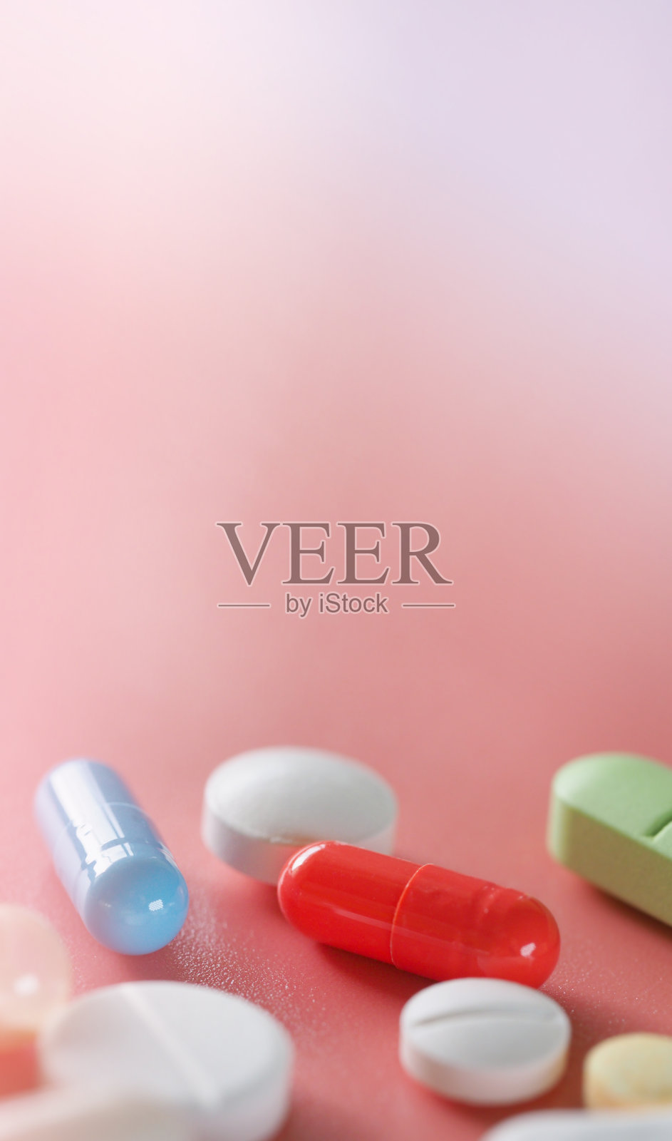 片剂、药品和维生素、食品补充剂、医学概念、疫苗接种、健康生活方式、人类健康理念、冠状病毒疫苗、COVID-19、感冒治疗照片摄影图片