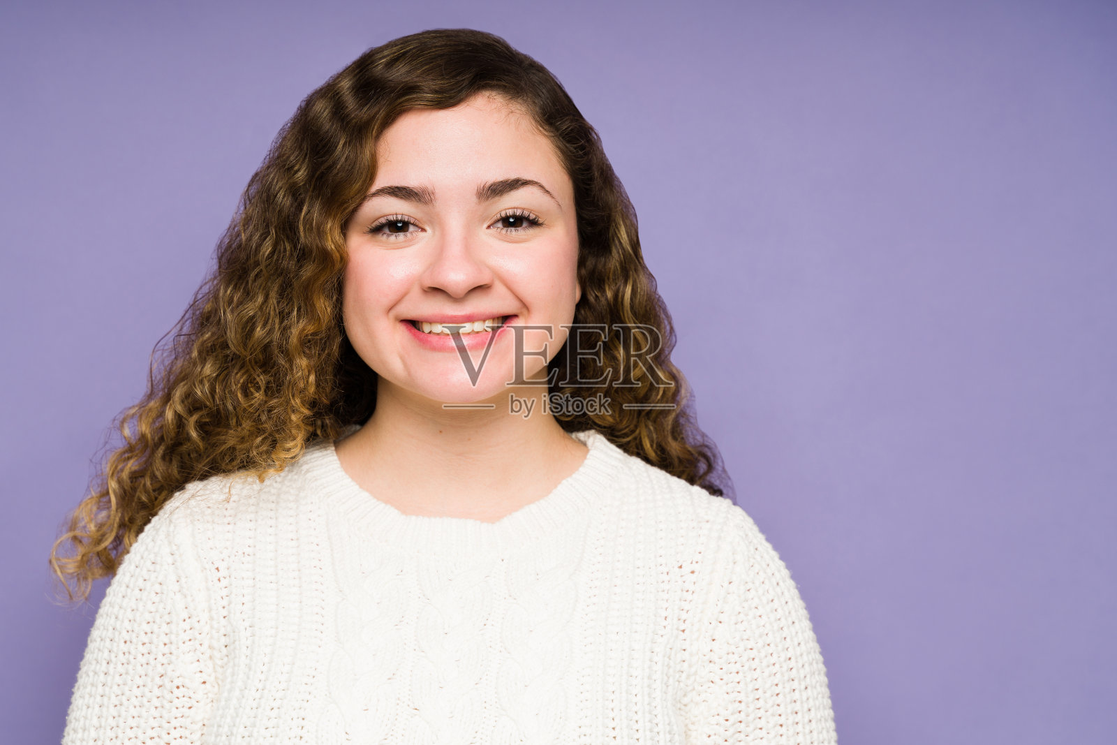 一个美丽年轻女人的肖像照片摄影图片