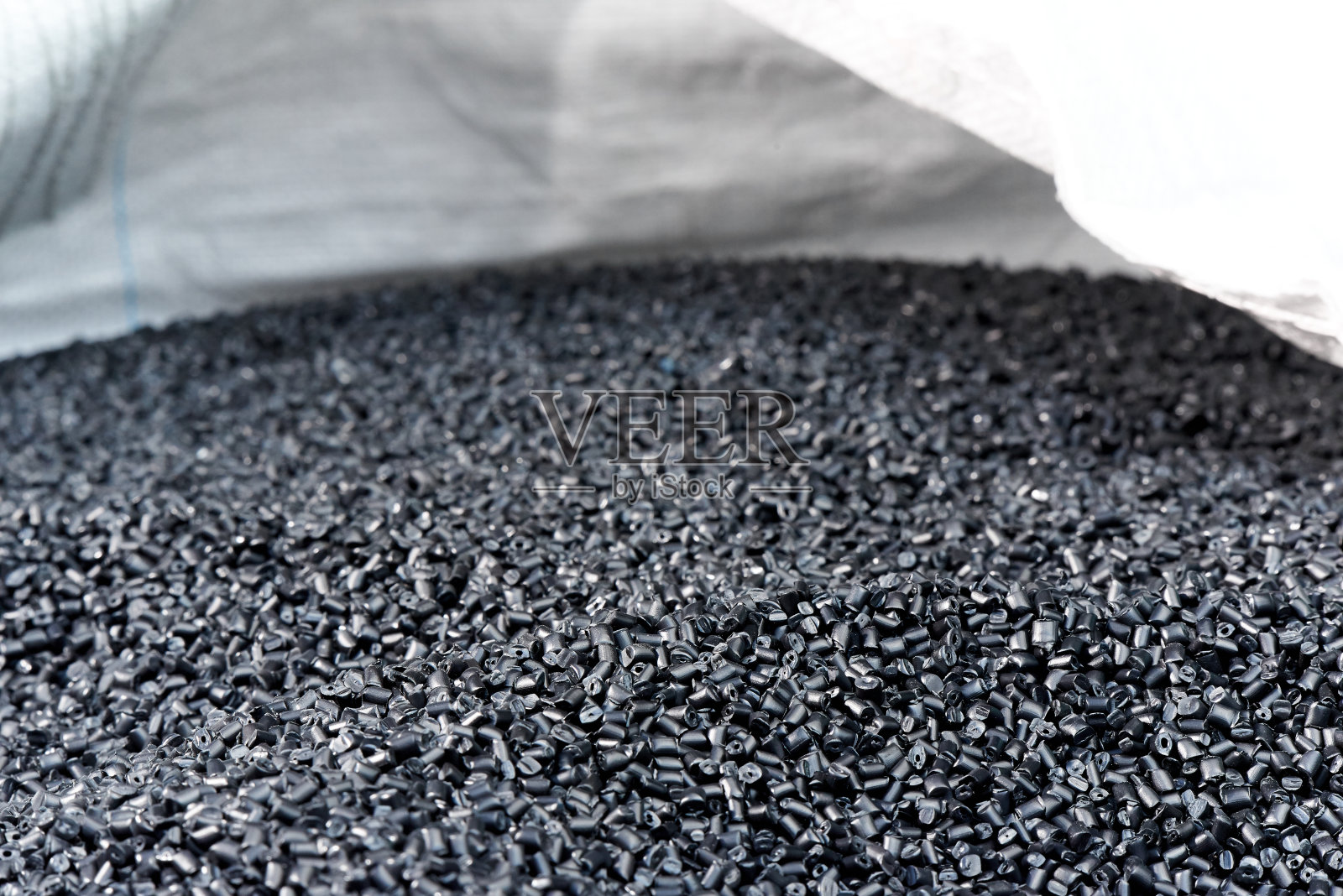 大量的塑料毛坯为生产塑料制品提供原料照片摄影图片