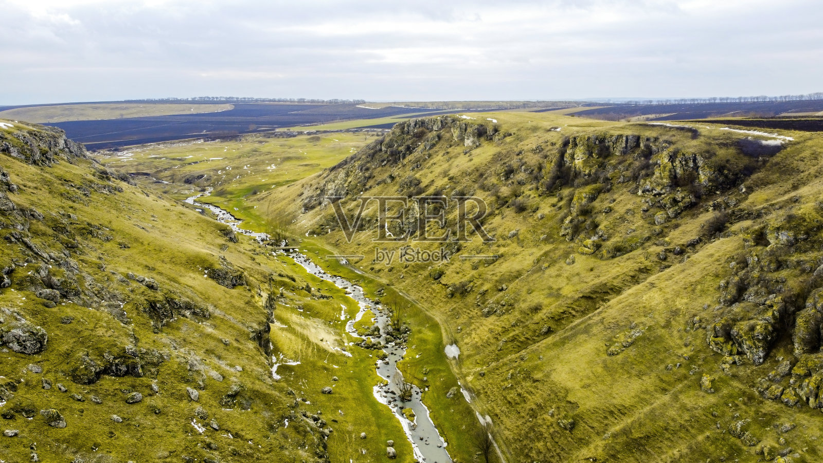 摩尔多瓦山区的峡谷照片摄影图片