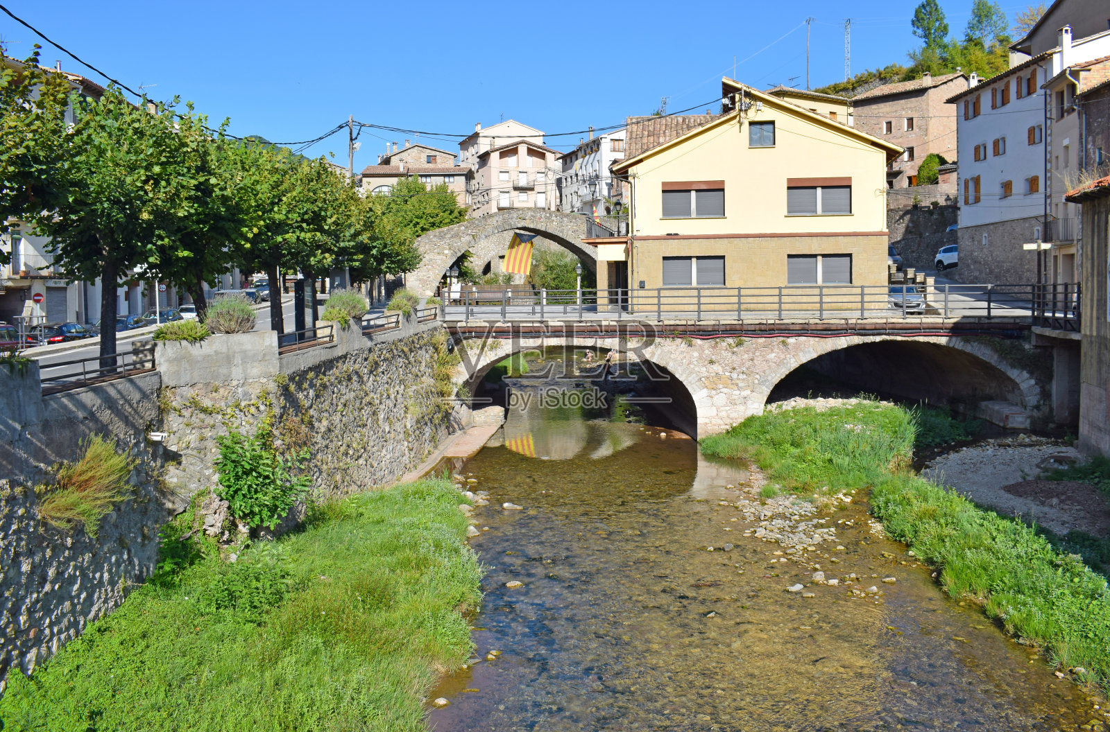 Llobregat河的极点由西班牙巴塞罗那La Pobla de Lillet照片摄影图片