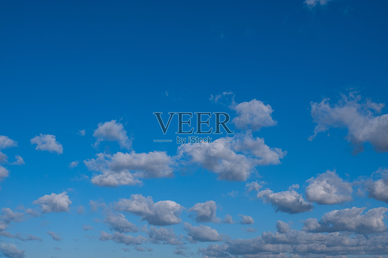 蓝天白云，层积云。照片摄影图片