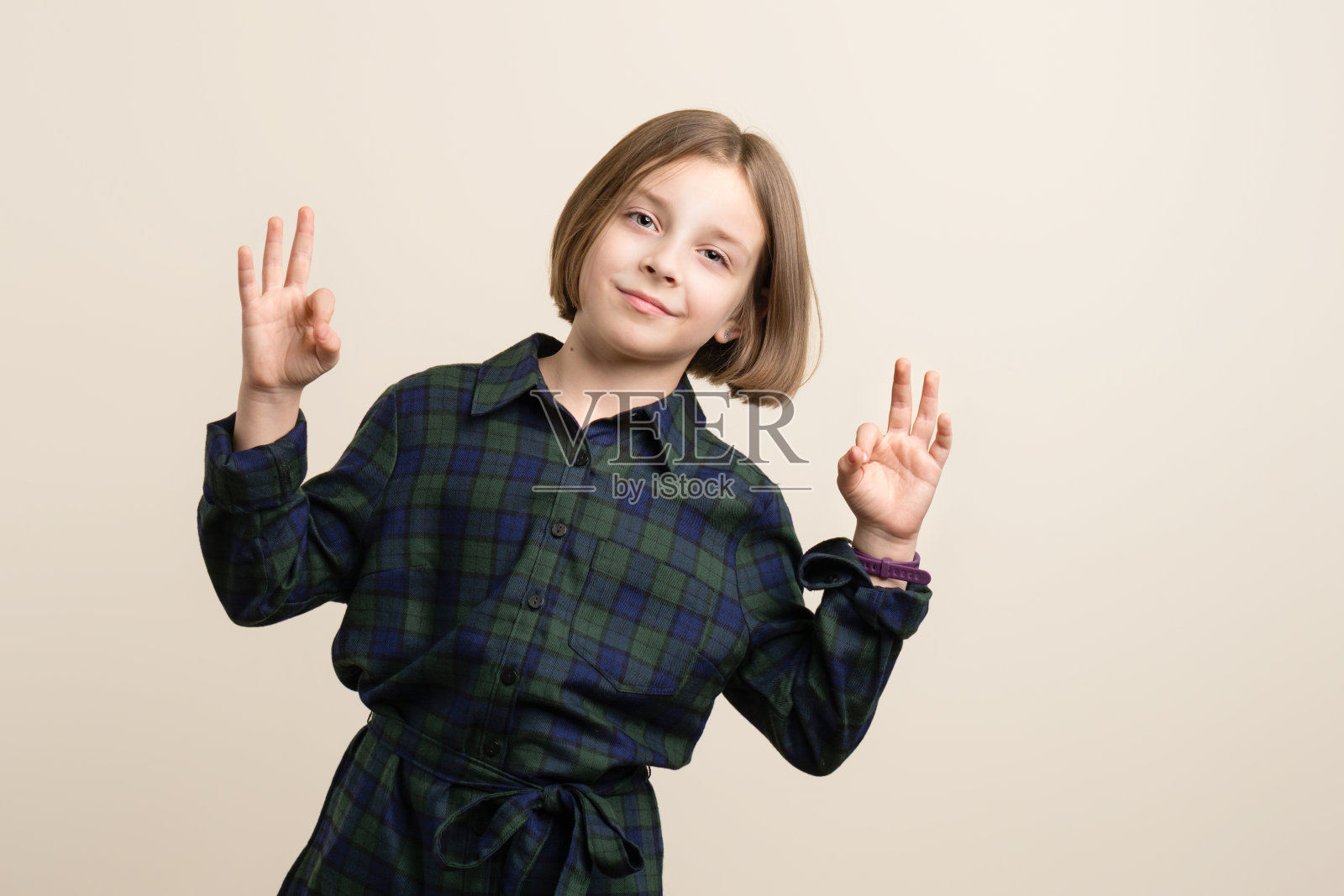 孩子的姿势好照片摄影图片