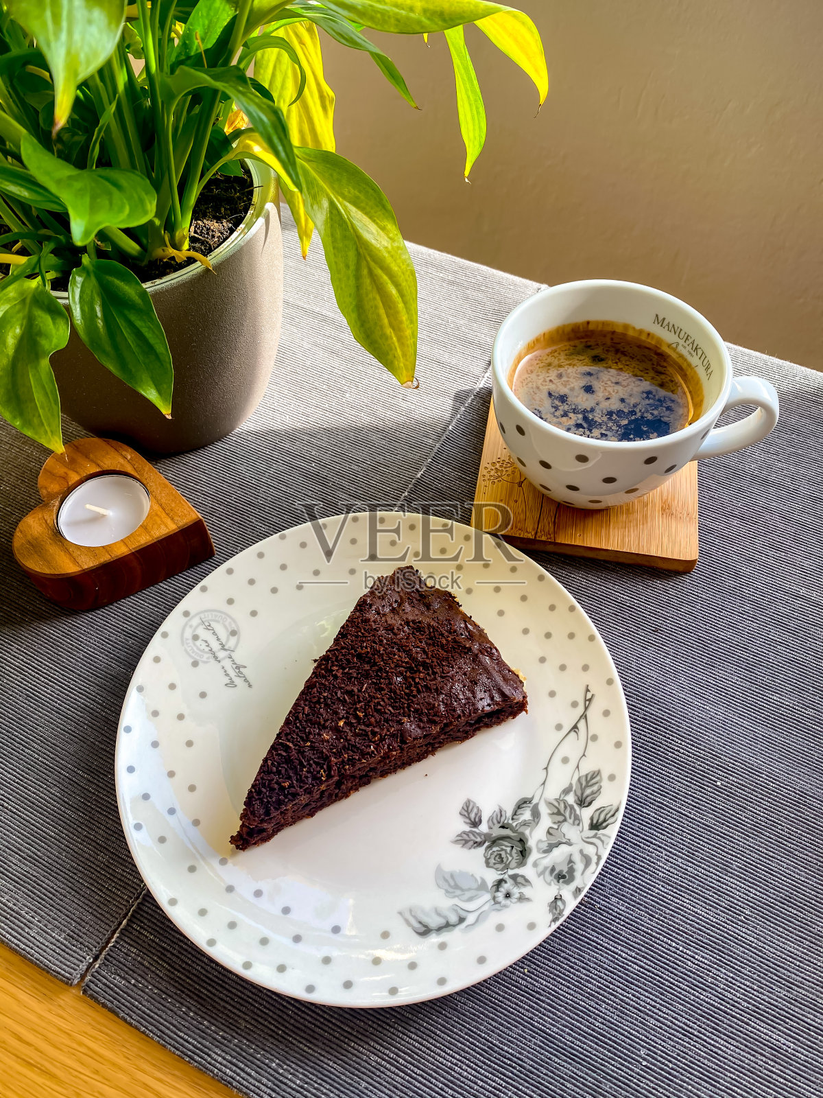 Glutenfree甜菜根巧克力蛋糕照片摄影图片