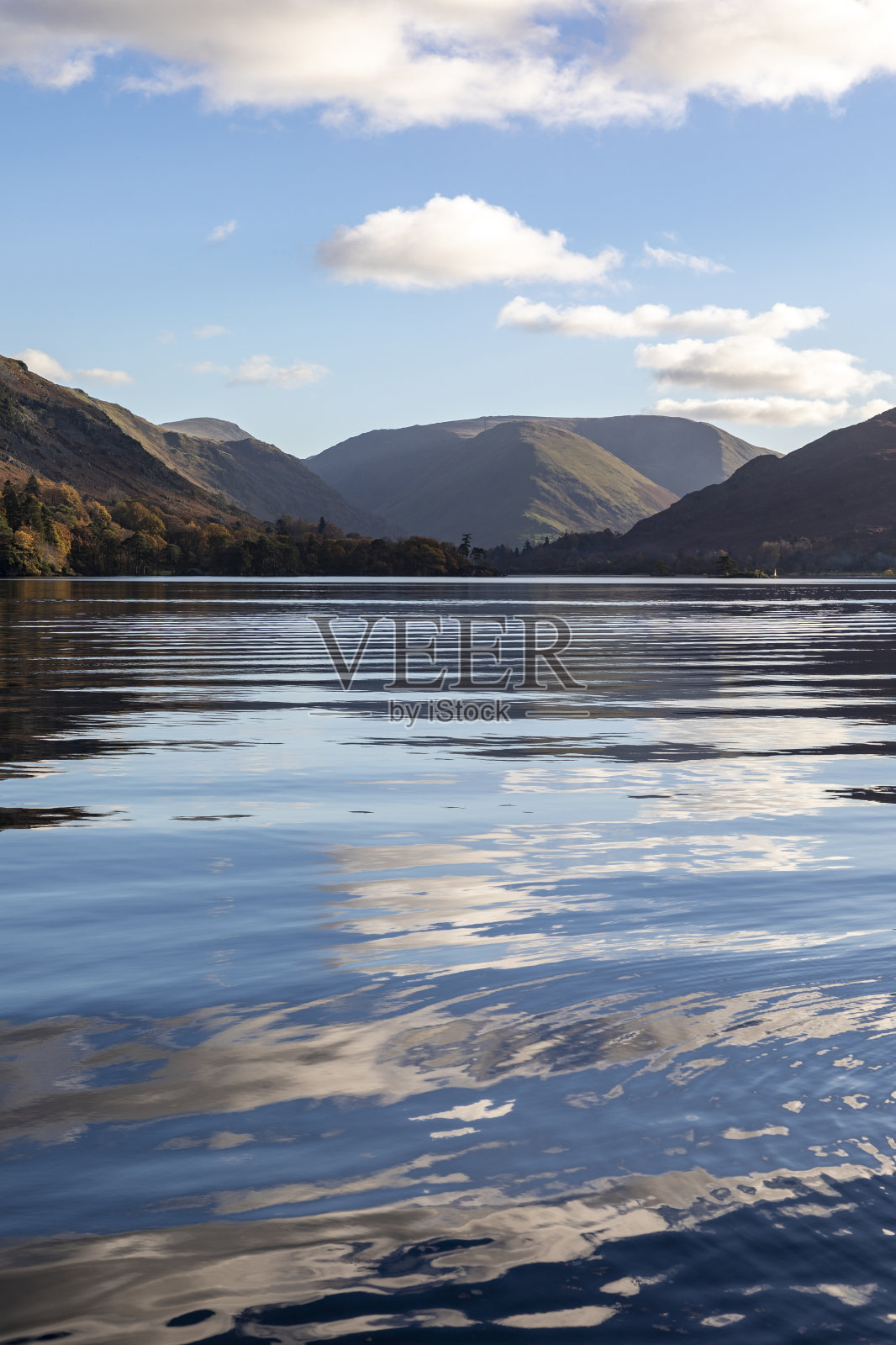 涟漪在Ullswater照片摄影图片