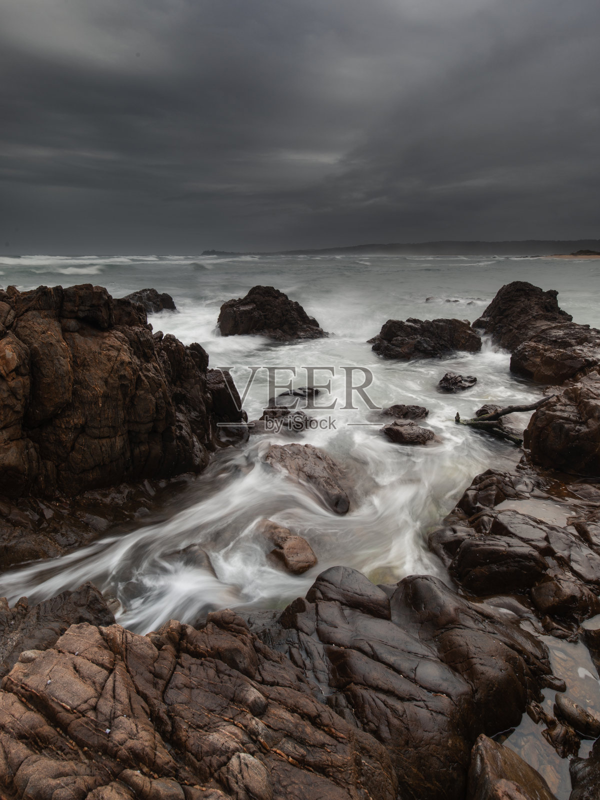 暴风雨的海岸照片摄影图片