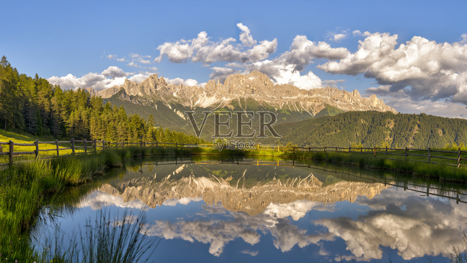 Rosengarten - Catinaccio与Wuhnleger湖照片摄影图片